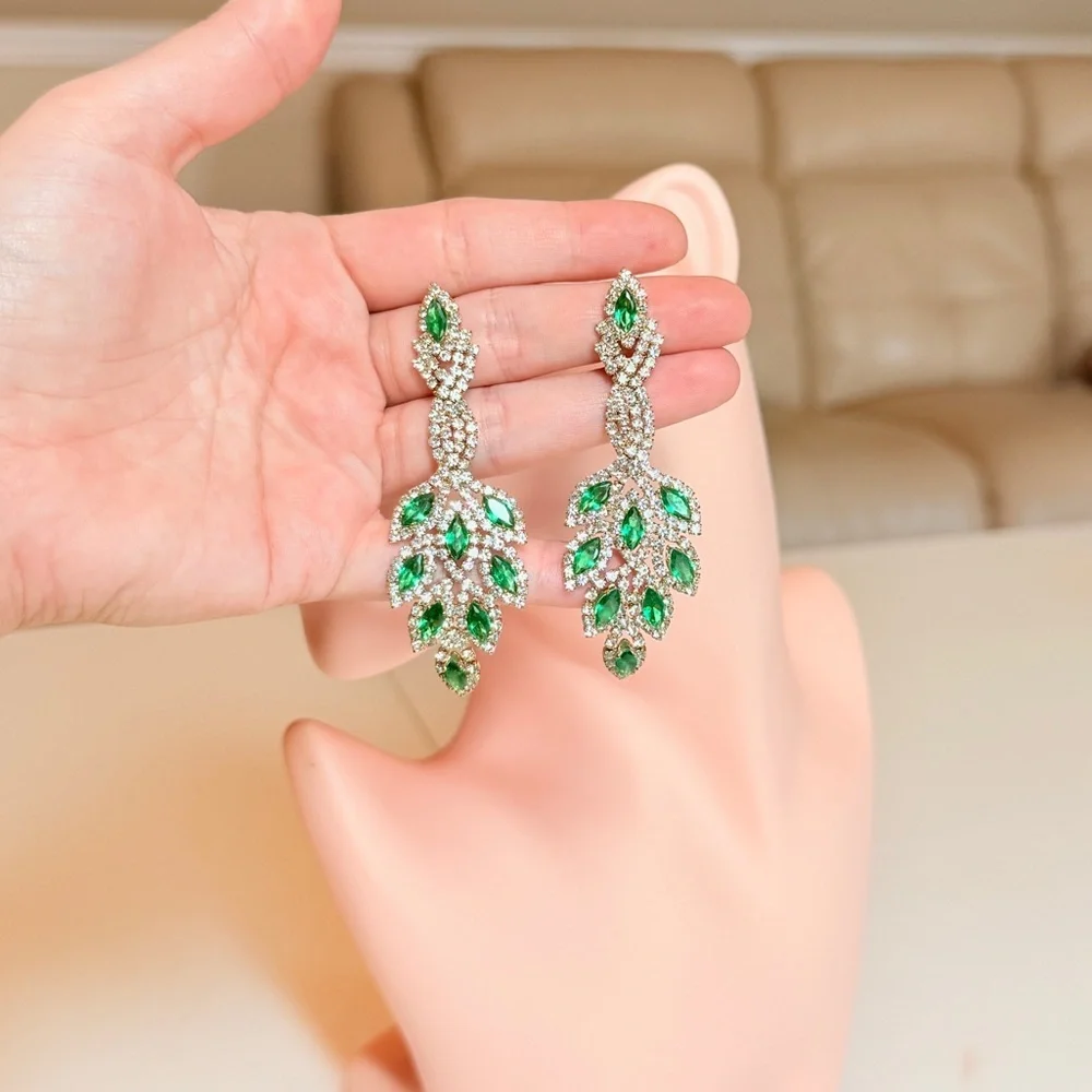 ⚜️ Elegant Classic Green and Clear Gems Drop Earrings